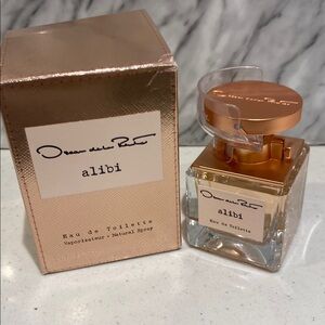 Oscar de la Renta Alibi Eau de Toilette 50ml